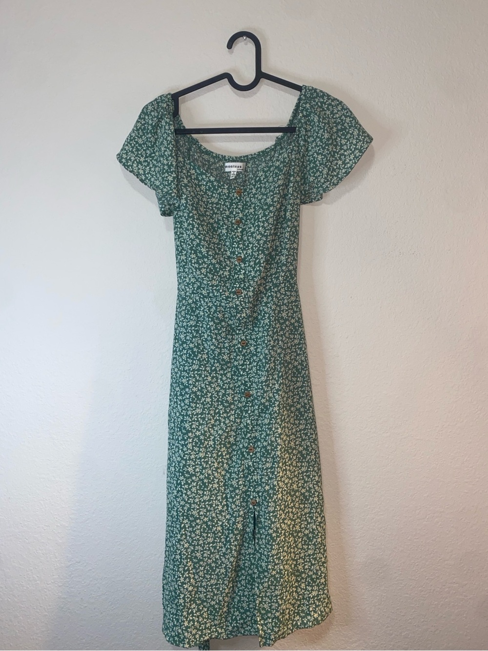 🐛Long green faux button down green floral dress!